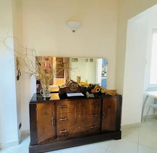 Giulia, Strategic Position Apartman